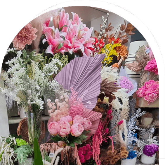 Dried And Fresh Flowers In A Flower Shop — Experienced Florists in Toronto, NSW